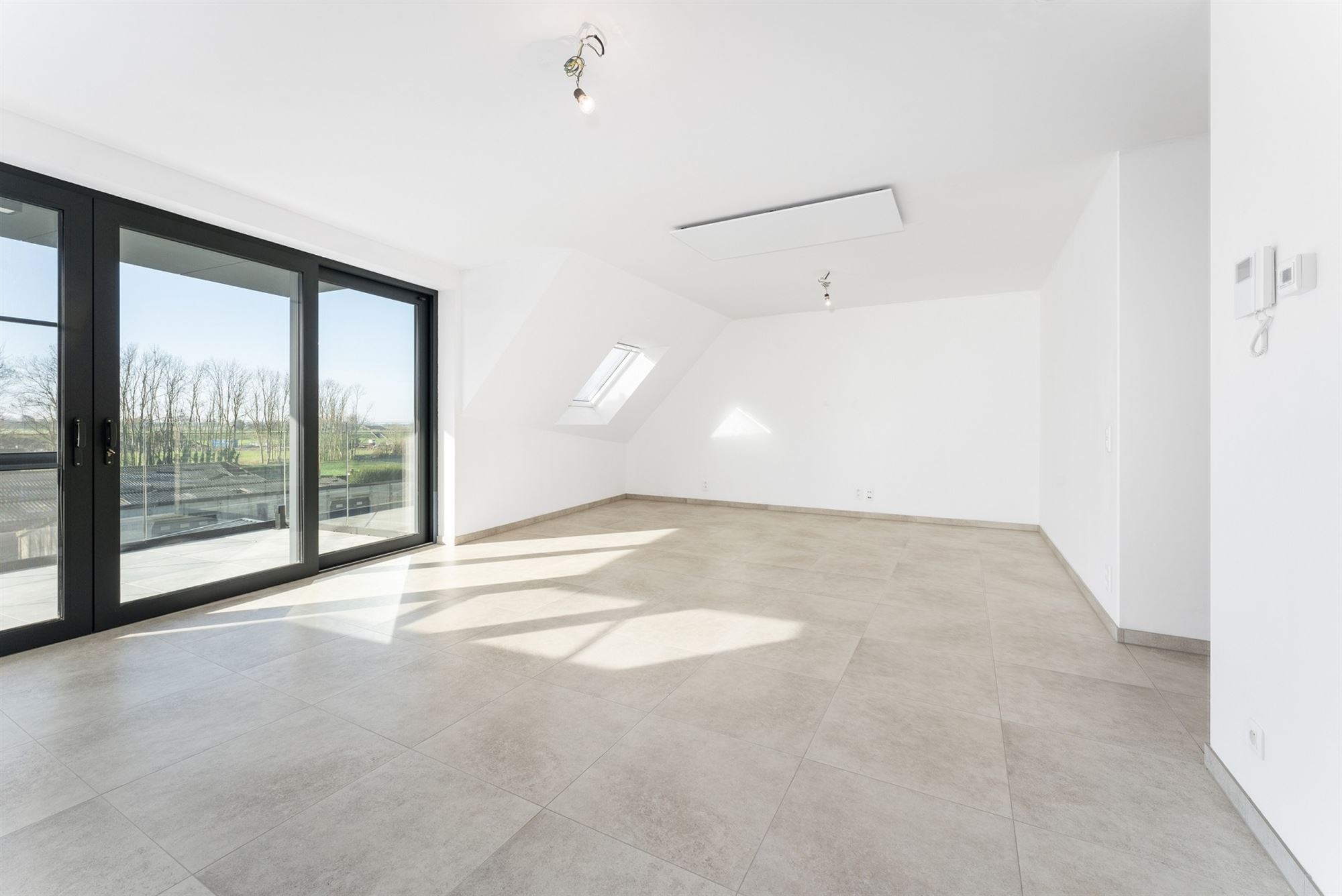 Ruim recent nieuwbouwappartement met terras aan de stadsrand - mog. tot huren van garagebox - foto 4