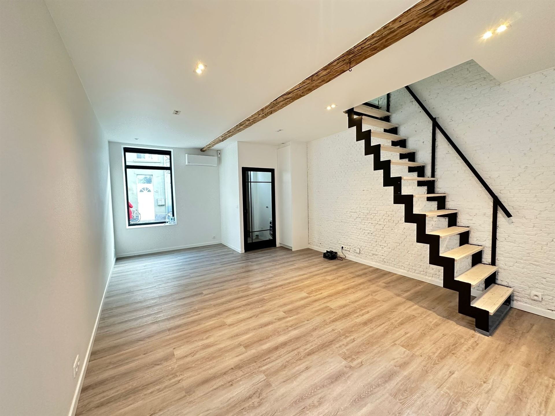 Prachtig gerenoveerde woning met 1 slpk en 2 terrassen. - foto 3