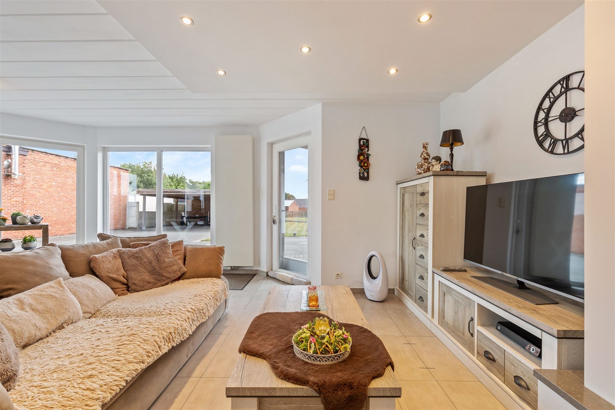 PERFECT ONDERHOUDEN GELIJKVLOERS APPARTEMENT MET 2 SLAAPKAMERS EN RUIME TUIN MET CARPORT EN BERGING TE HEUSDEN - foto 4