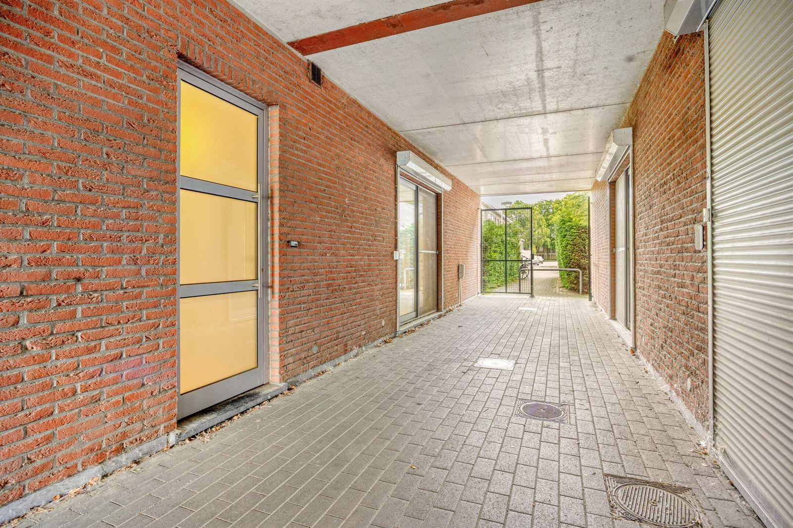 Instapklaar gelijkvloers appartement met tuin nabij het centrum van Edegem - foto 3