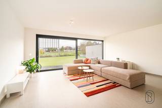 Deze kwalitatieve moderne energiezuinige architectenwoning met grote tuin is TOPgelegen in een groene omgeving, genietend van alle rust &...