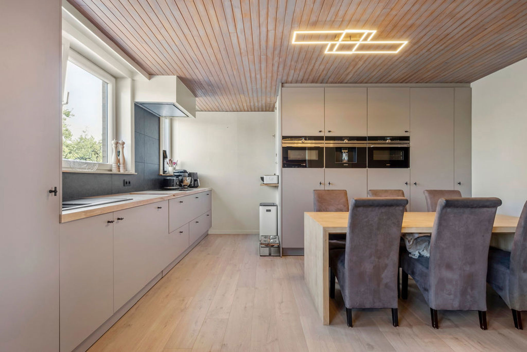 Instapklare woning met ruime garage/opslagplaats in Bredene. - foto 2