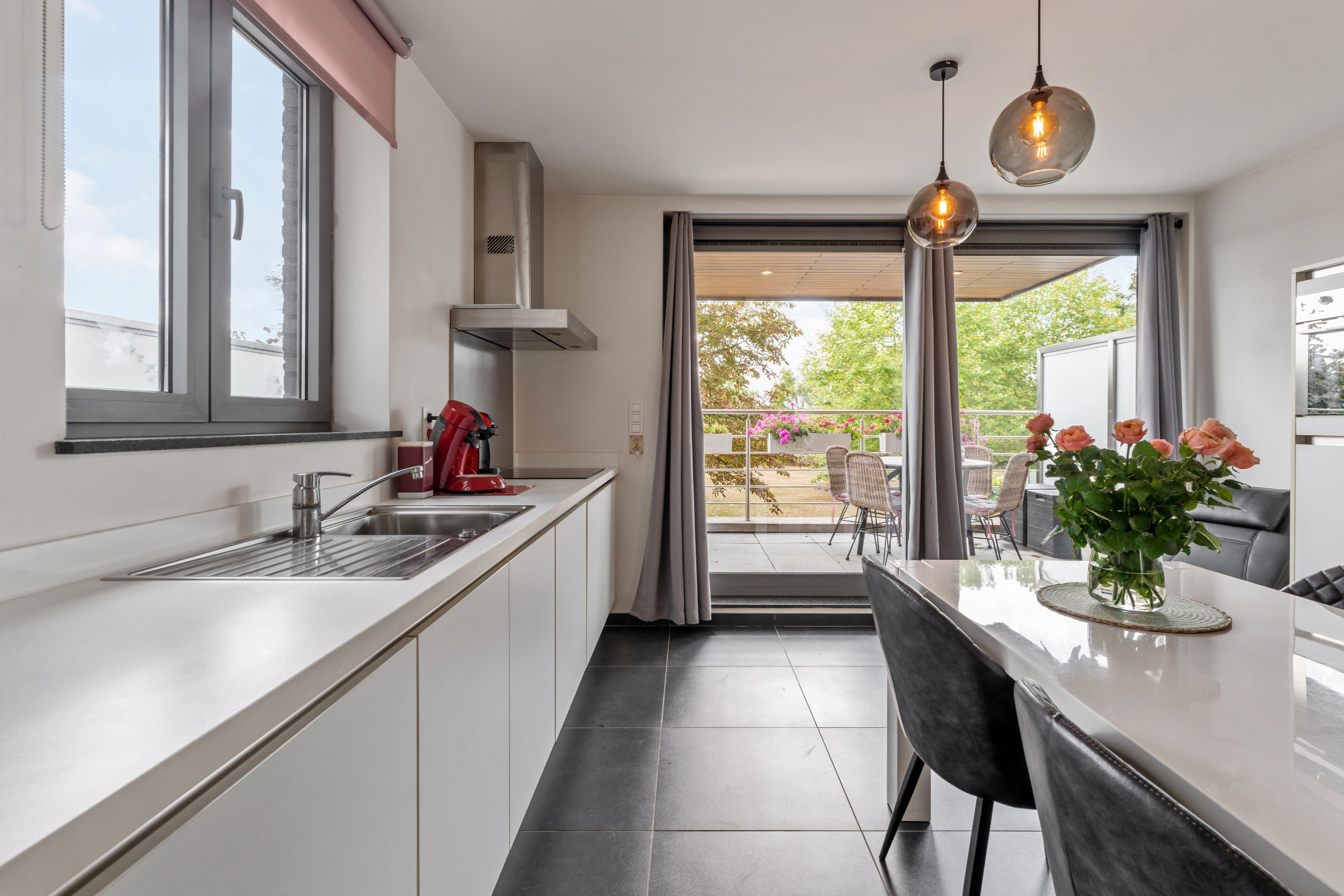 Modern appartement met ruim terras en gemeenschappelijke tuin in Hasselt - foto 4