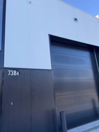 Deze KMO-unit, met een totale oppervlakte van maar liefst 244,60 m², is gelegen op de nieuwe site 'Veldenberg' in Merksplas.De bedrijfsunit is...