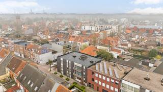 La résidence récente Maple Leaf est située dans un quartier calme et central, à l’angle de la Diksmuidse Heerweg et de la...