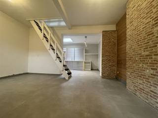 Zeer uniek en rustig gelegen woning in hartje centrum DendermondeGelegen op het charmante woonerf Hof van Gorus, een oase van rust op wandelafstand...