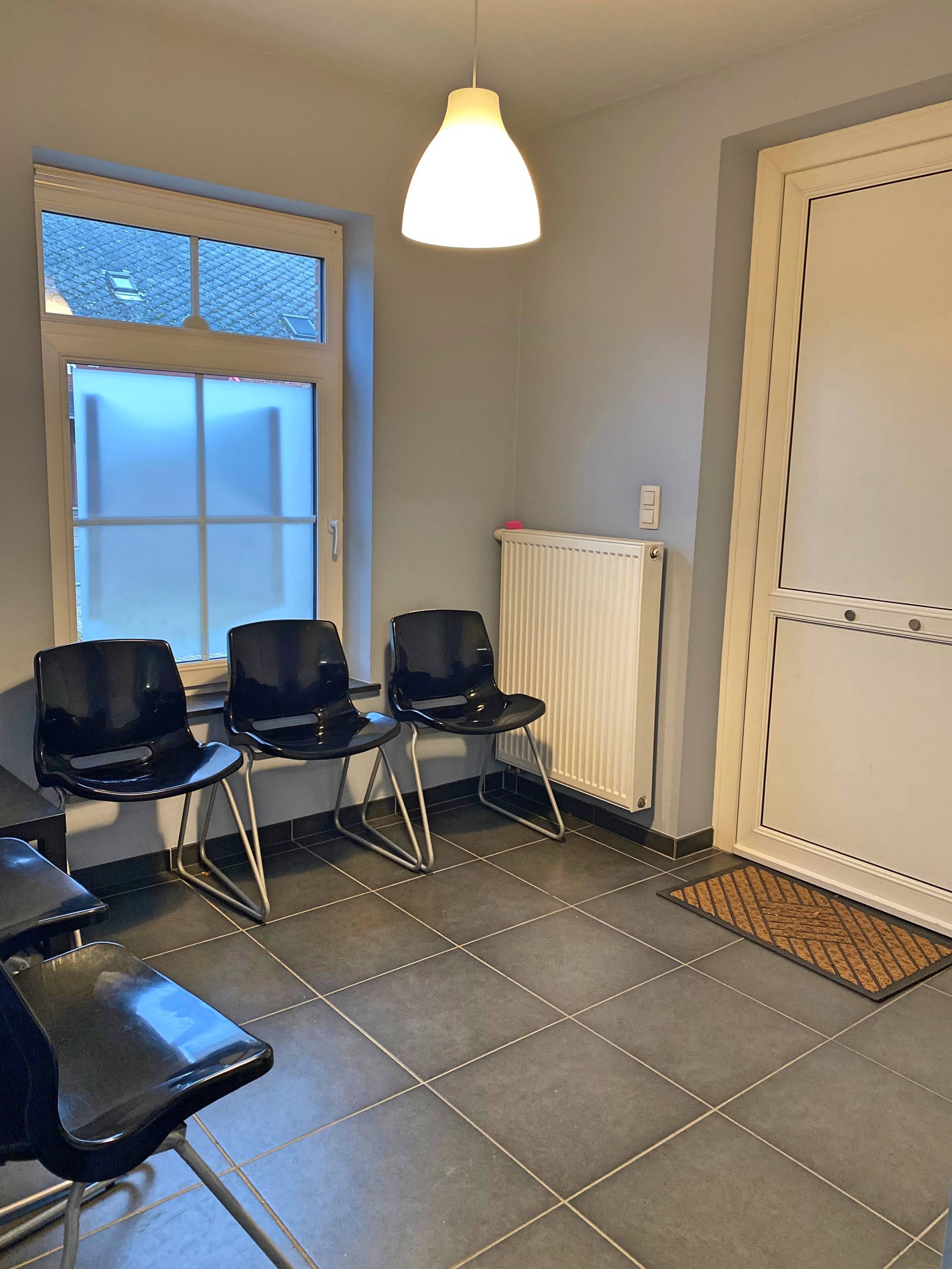 Instapklare praktijk of kantoorruimte, ruime parking. - foto 4