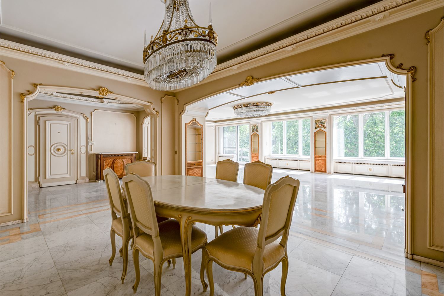 Ruim en lichtrijk 2-slaapkamerappartement (197 m²) met parkzicht en terras op toplocatie - photo 4