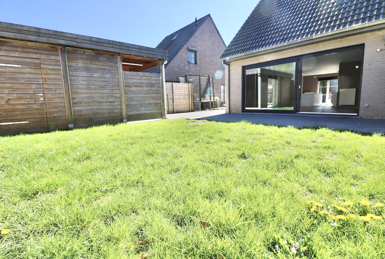 Luxueuse half open woning met 3 slpk, tuin, terras en carport voor 1.100 EUR/mnd - foto 5