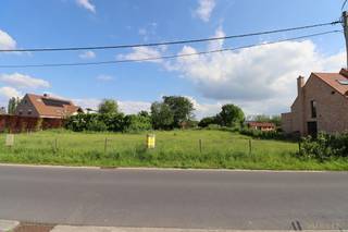 Mooi perceel bouwgrond van 1531m² voor een open bebouwing (zorgwonen/vrij beroep mogelijk) in Oppuurs. De bouwbreedte bedraagt 26m en de...