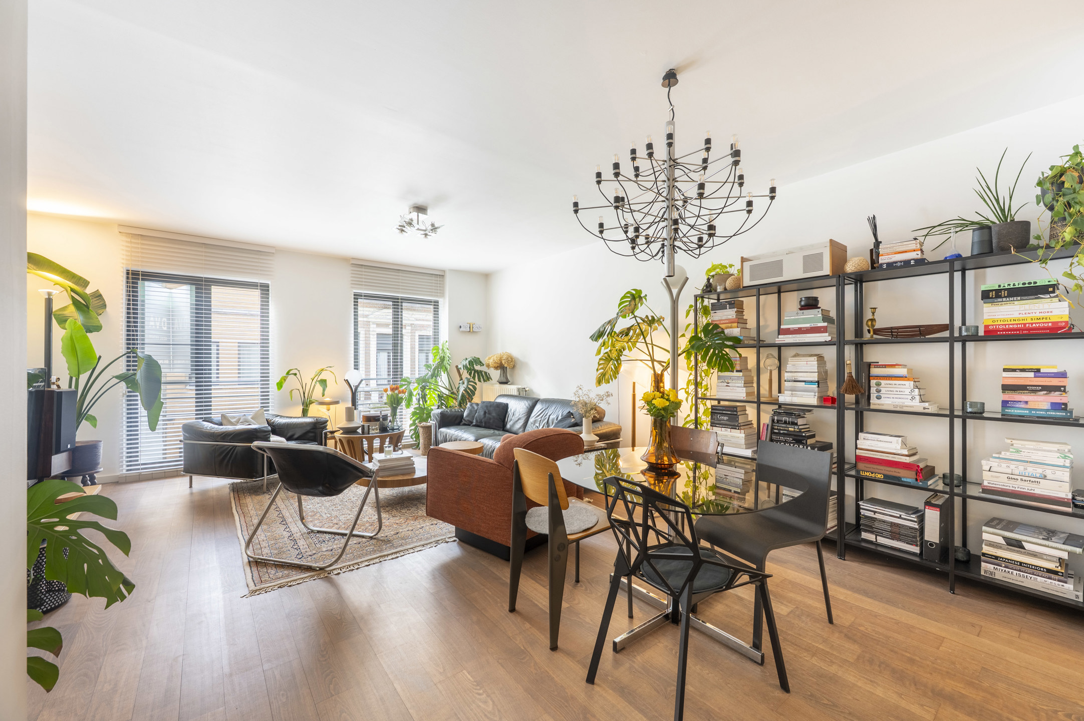 Stijlvol gerenoveerd en instapklaar appartement op toplocatie in hartje Zuid - foto 4