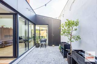 Deze hippe woning is gelegen aan de rand van centrum Destelbergen en nabij de ring rond Gent (R4), wat zorgt voor een uitstekende bereikbaarheid. De...