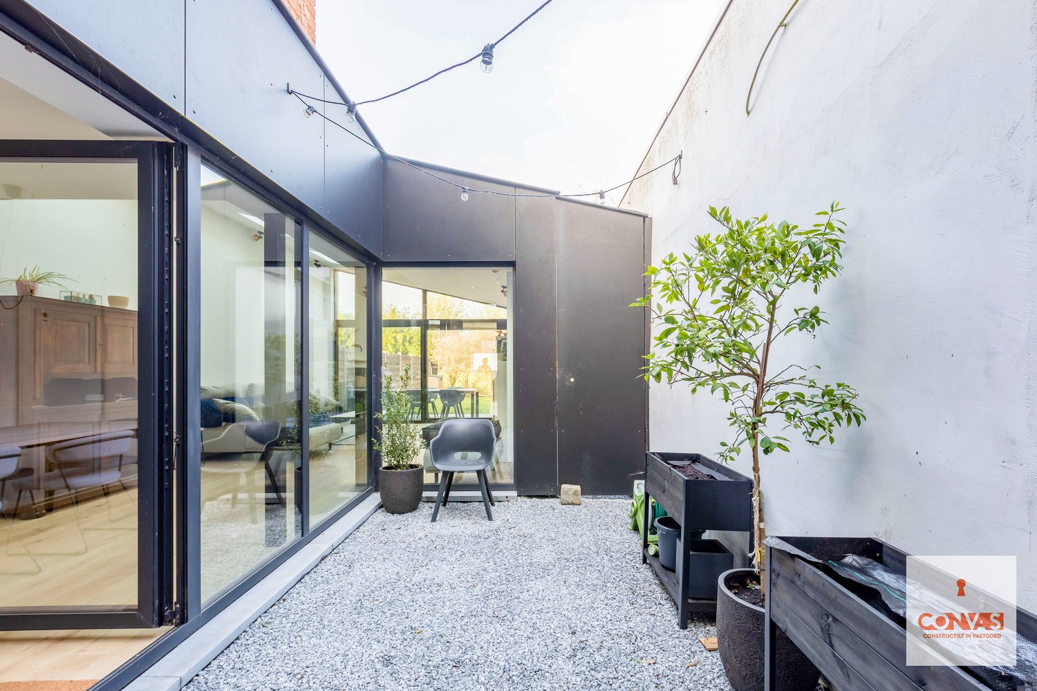 Gerenoveerde woning met veel lichtinval, tuin en patio - foto 3