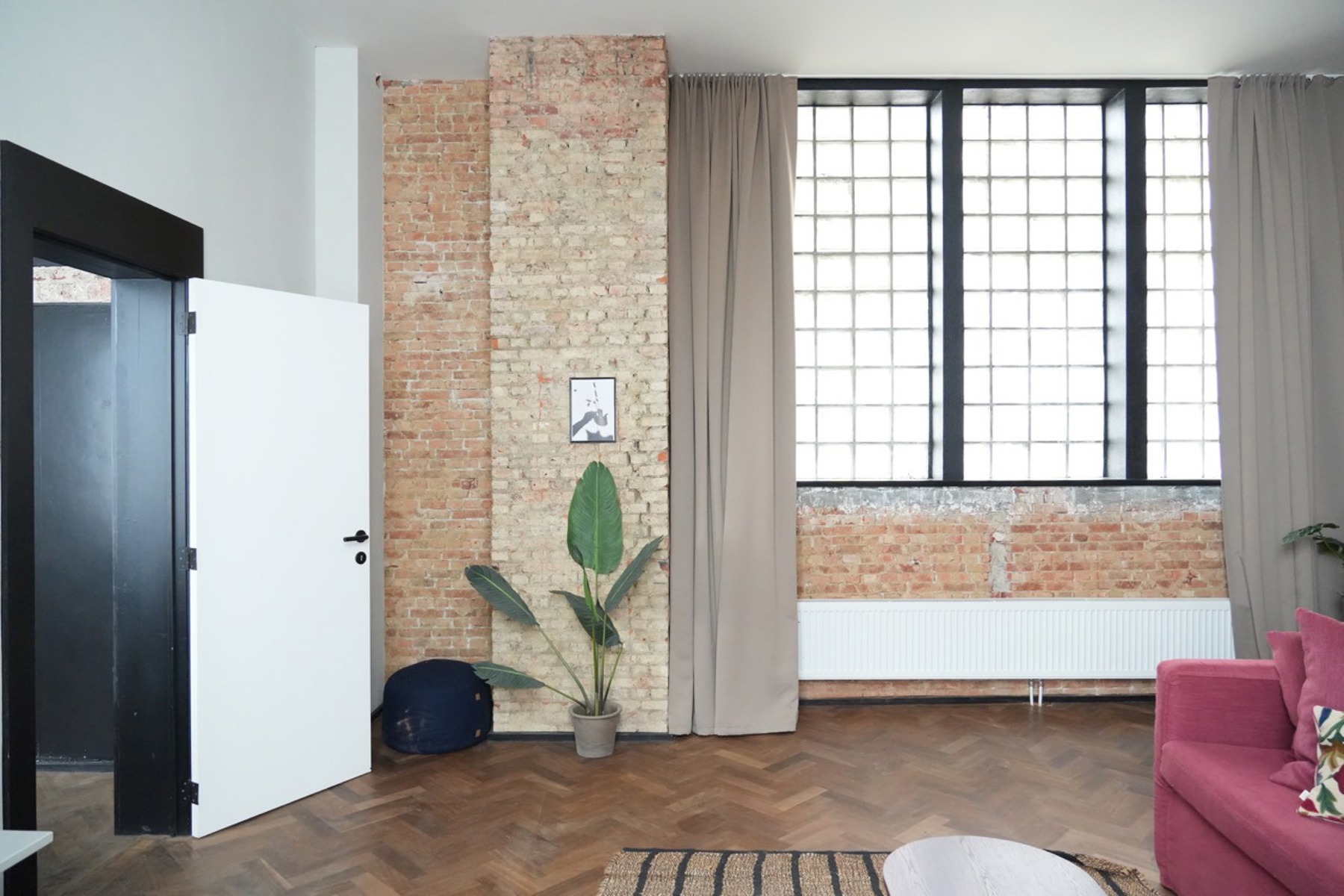 Ruim en lichtrijk triplex-atelier in de stad - foto 2