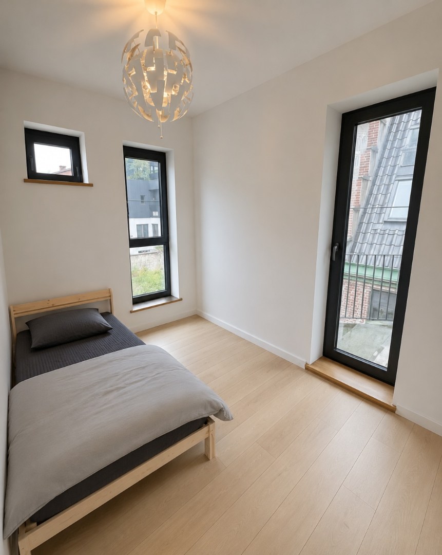 Stijlvol en lichtrijk appartement met 2 slaapkamers en terras. - foto 2