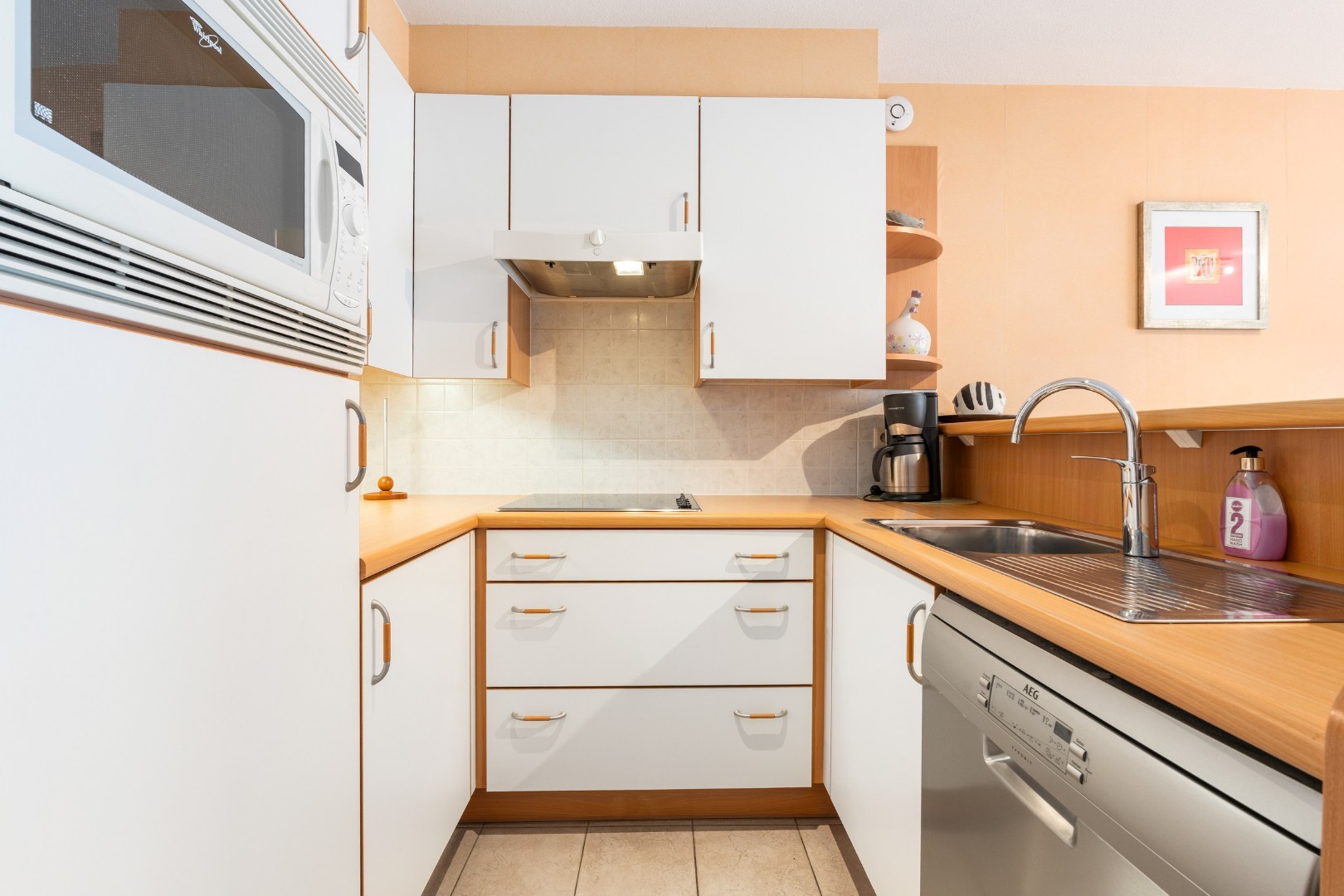 Modern gemeubeld 2 slaapkamerappartement met garage TE KOOP - foto 4