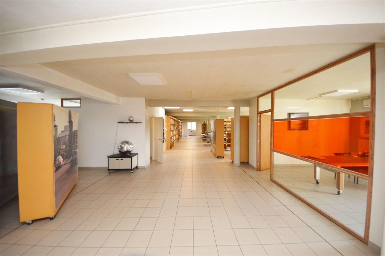 MULTIFUNCTIONELE RUIMTE 400 M2 MET PRIVE PARKING - foto 4