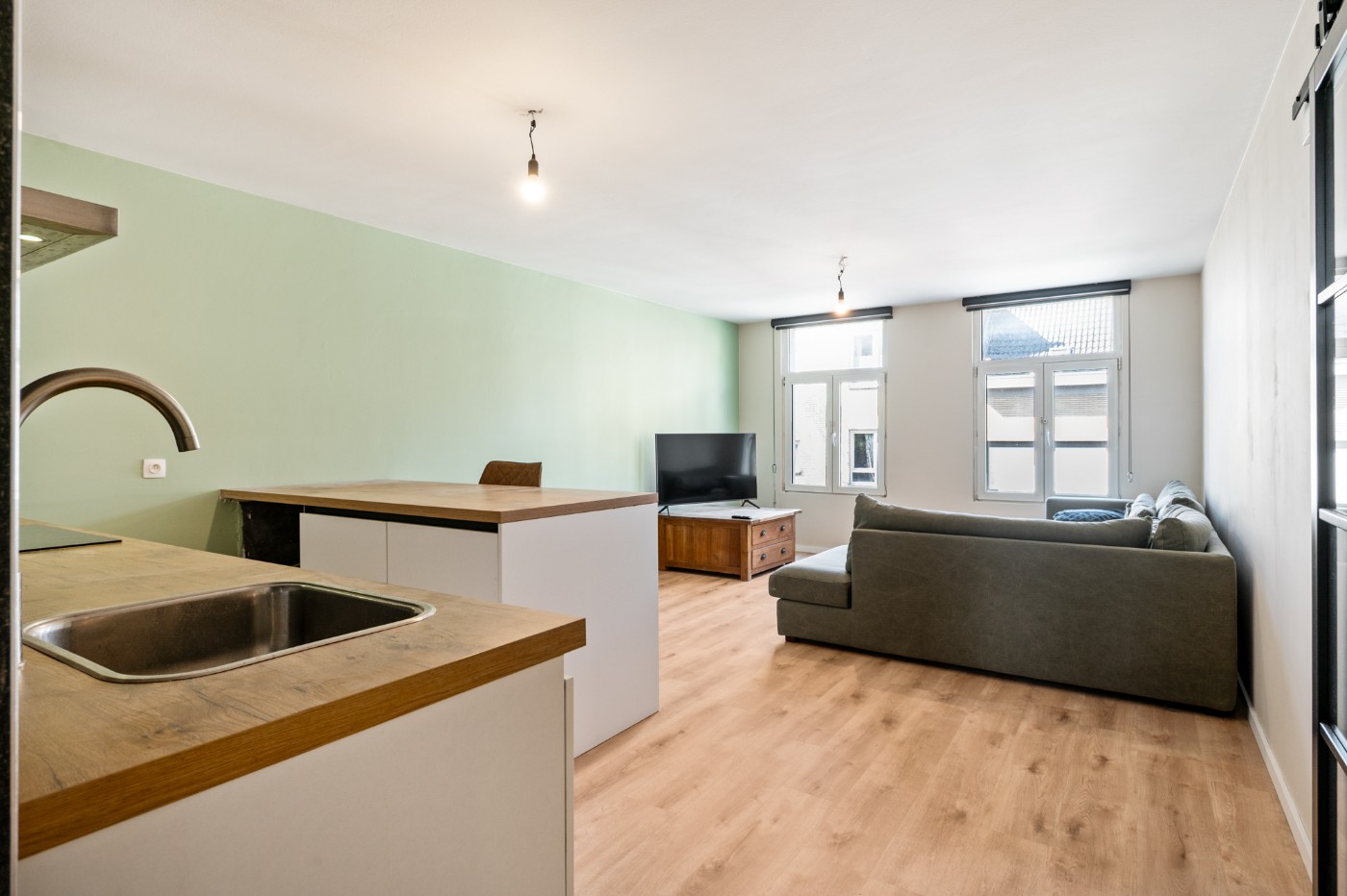 Instapklaar app. op 1ste verd. met 2 slpk. en autostaanplaats - foto 4