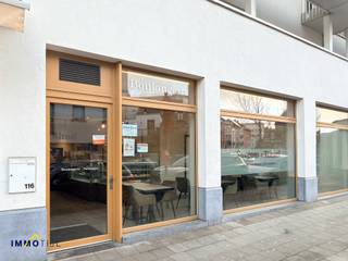 Prachtig handelsgelijkvloers te Laken!Unieke investering met bestaande huurinkomsten in een levendige buurt van Laken. Dit commercieel gelijkvloers...