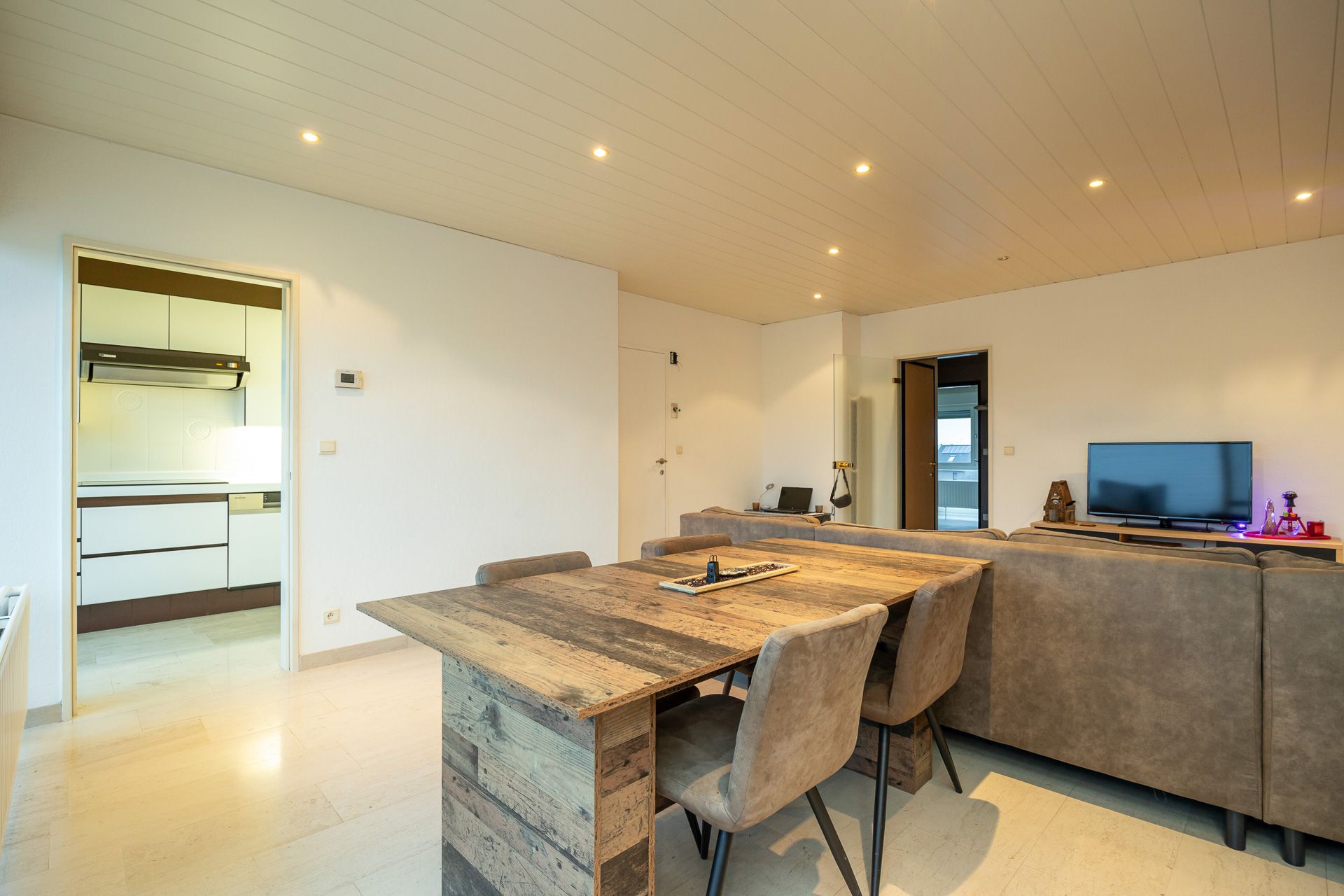 Lichtrijk appartement met drie slaapkamers en terras - foto 5