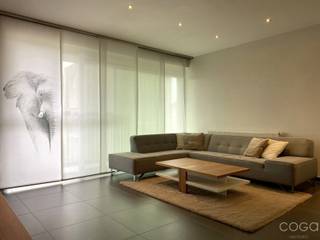 <p>Dit appartement (ca. 80m²) is gelegen in een recent appartementencomplex (bwj. 2015) en is centraal gelegen met een vlotte verbinding naar het centrum van Schoten.</p>
<p>Het appartement bereikbaar met lift en uitstekend onderhouden!</p>
<p>Indeling als volgt:<br />Centrale hal met gastentoilet, leefruimte met open keuken ingericht met inductievuur, geïntegreerde dampkap, spoeltafel, vaatwasser, combi-oven, koelkast en diepvries met 3 laden. Vanuit de leefruimte heb je ook toegang tot het overdekt terras georiënteerd op het zuidwesten. Verder nog een technische ruimte/wasplaats, een badkamer met dubbele lavabo in meubel en een inloopdouche; en 2 slaapkamers.</p>
<p>Bij dit appartement hoort een dubbele parkeerplaats (nr. 1+2) voor 2 wagen achter elkaar, welke begrepen zit in de huurprijs.</p>
<p>Het appartement wordt volledig opgeschilderd en is bijgevolg instapklaar!</p>
<p>Huurprijs: 950 euro/maand<br />Vaste kosten: 60 euro/maand<br />Beschikbaar: 01 oktober 2026</p>