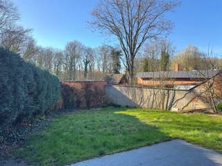 Opbrengsteigendom op top locatie in Mechelen-Zuid, met zicht op Vrijbroekpark.Het gebouw bestaat uit 5 afzonderlijke apartementen (1 4slpk app, 2 3slpk en 2 2slpk appartementen)Elke appartement beschikt over een kelderberging. Verder is het gebouw voorzien van een lift en 8 afzonderlijke garages.Alle appartementen en garages zijn thans verhuurd.De appartementen beschikken over individuele meters van elek, gas en water.