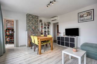Mechelen: Gerenoveerd appartement met slaapkamer en bureelDit appartement is gelegen net buiten de Mechelse Vesten en maakt deel uit van een gebouw...