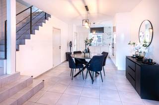 Welkom in de Nonnenvijverstraat 39. Een gezellige woning in het bruisend centrum van Willebroek. Op wandelafstanden van winkels, scholen,...