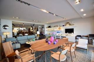 Commercieel handelspand te huur op een uitstekende locatie in het Zoute op de Zeedijk. Het pand heeft een brede façade van bijna 7 meter en...