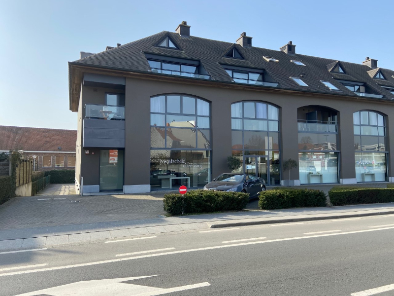 Ondergrondse AUTOSTAANPLAATS op centrale ligging - foto 1