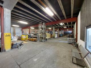 Loods / werkplaats van 1152 m², geschikt als opslagplaats of als atelier. Vlotte verbinding ten opzichte van de autosnelwegen. <br /><br />Voor meer info bel of mail Jasper: 0479/27 71 92 - jasper@immopottelberg.be