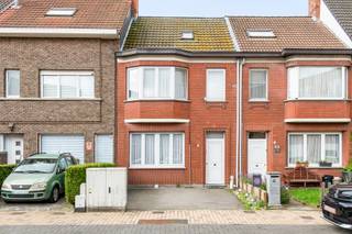 Deze gezellige eengezinswoning bevindt zich in een rustige, residentiële woonwijk nabij de befaamde groenzone “De Schorre”. Ook scholen, winkels...