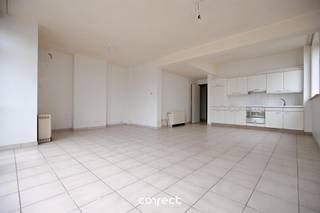 Op te frissen gelijkvloers appartement met 2 slaapkamersCentraal gelegen gelijkvloersappartement, rustig gelegen aan de achterzijde van...