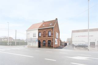 Gerenoveerde halfopenwoning (EPC B !) met 4 slaapkamers te Beveren-Leie!Deze instapklare woning is alles wat je zoekt. De indeling van de woning: 1...