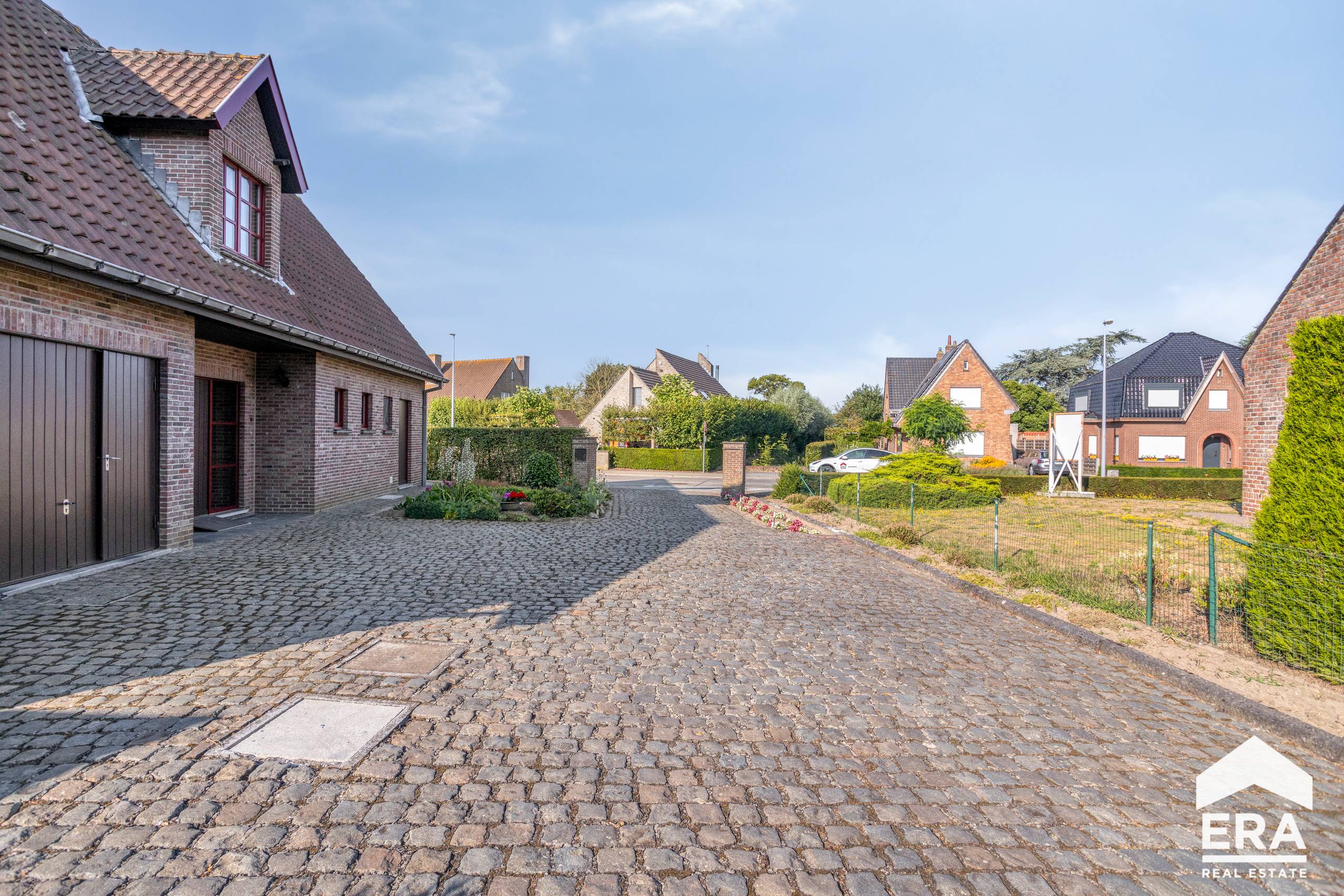 Villa met grote bewoonbare oppervlakte op ruim perceel - foto 3