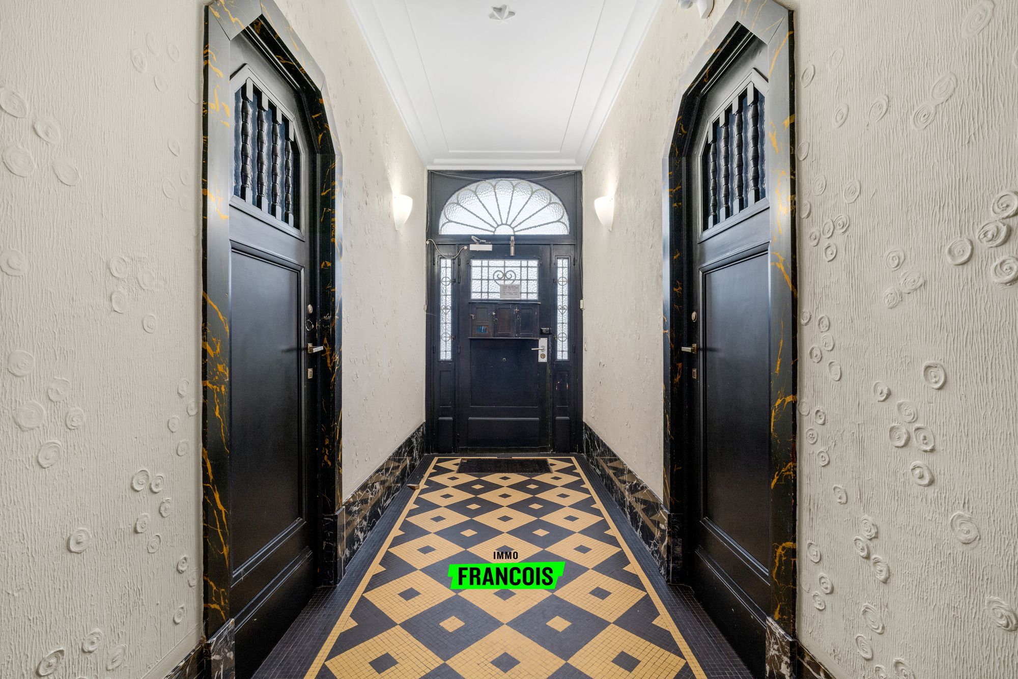 Licht en gerenoveerde professionele ruimte – Zeer aantrekkelijke locatie - foto 2