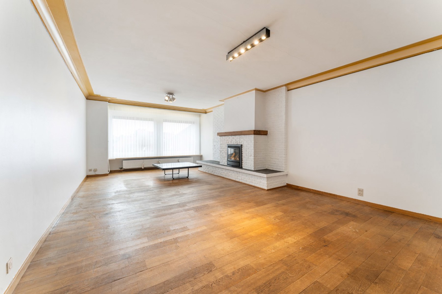 Ruim appartement met terras, lift en 3 slaapkamers in Izegem - bouwjaar 1978 - EPC-waarde 220.00 - Energielabel C - 119.00m² bewoonbare oppervlakte - 1 badkamer - 1 parkeerplaats - foto 1