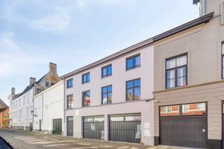 Deze ruime, praktische burgerwoning is schitterend gelegen op wandelafstand van alle centrale locaties (burg, markt, winkelstraten,...) met één van...
