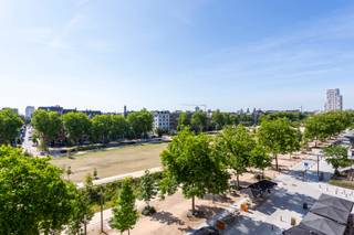 Boetiekhotel aan de voet van park Dok ZuidAan de begeerde Waalsekaai, recht tegenover het nieuwe Zuidpark en op een steenworp van het Museum voor...