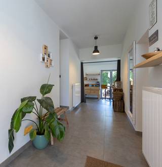 Gerenoveerd landhuis met charme, rust en een prachtige tuinWelkom in dit sfeervolle, volledig gerenoveerde landhuis waar comfort, charme en rust hand...