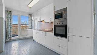 Immo3000 heeft dit 3 slaapkamer appartement te koop op de zesde verdieping in Residentie Riverside (naast OHL) met een terras over de volledige...