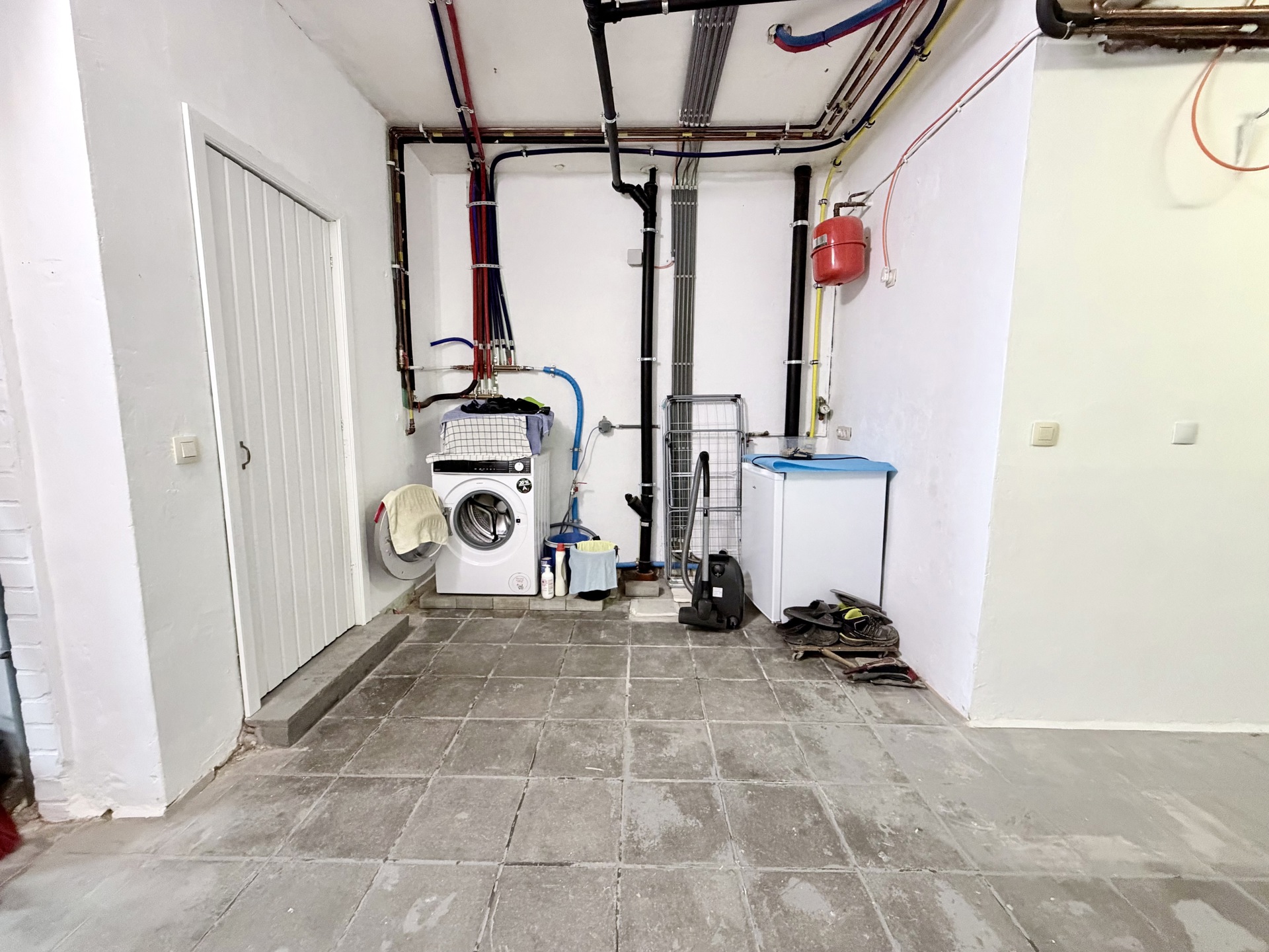 DE PANNE – Instapklare gerenoveerde woning met 4 slpk., grote garage, op wandelafstand van zee, bos en tram. - foto 5