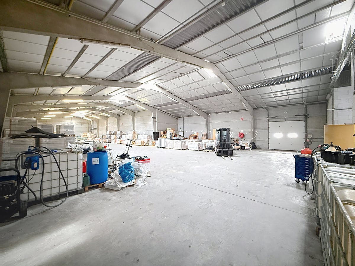 Entrepôt (900 m²) avec bureau et quai de chargement à louer à Evergem - photo 4