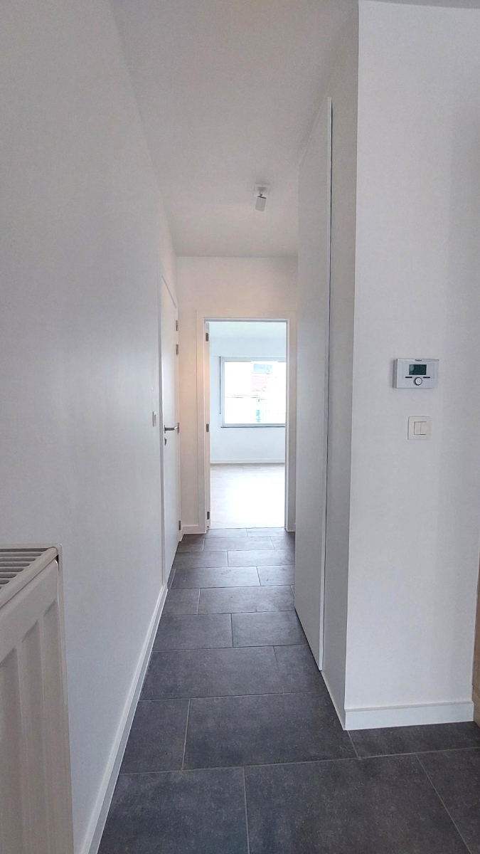 Instapklaar gelijkvloers appartement met 1 grote slaapkamer en gemeenschappelijke tuin - photo 3