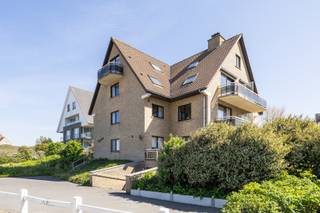 De Panne: ruim 3-slaapkamerappartement te koop op toplocatie! Dit ruime appartement bevindt zich in Residentie Zeegalm, een kleinschalige en rustige...