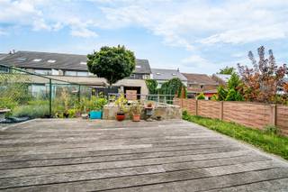 Bel appartement au rez-de-chaussée prêt à emménager avec terrasse et jardin,  Ce bel appartement vous accueille dans un hall d'entrée avec placards...