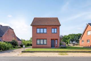 Bekijk ook zeker de 3D virtuele tour en krijg zo nog beter een beeld van wat deze woning u te bieden heeft.Deze woning, gelegen in Dessel op een...