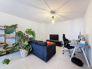 Cet appartement de nouvelle construction (2020) est situé à quelques pas du centre de Deerlijk. L'appartement dispose de 2 chambres et...