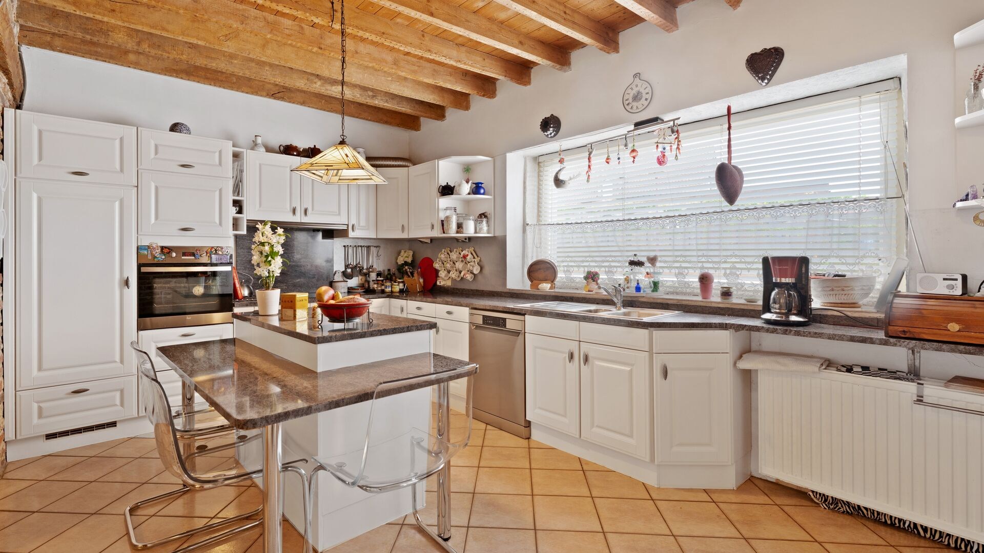 Charming farmhouse with outbuildings, barns, and authentic garden in Heers - photo 4