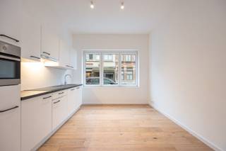 Gerenoveerd gelijkvloers appartement met stadstuin te Borgerhout!Het appartement betreedt men via de gelijkvloerse inkomhal en is als volgt...